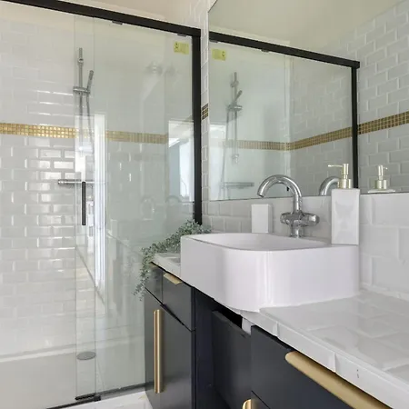 Breathtaking Flat With Balcony In St Germain Area *