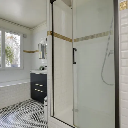 Breathtaking Flat With Balcony In St Germain Area 파리
