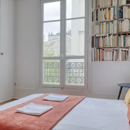 Breathtaking Flat With Balcony In St Germain Area *