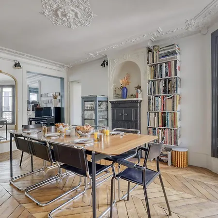 Breathtaking Flat With Balcony In St Germain Area