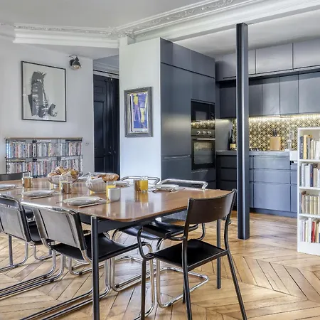 Breathtaking Flat With Balcony In St Germain Area 파리
