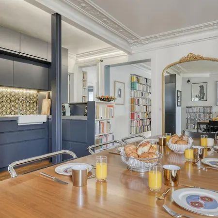 Breathtaking Flat With Balcony In St Germain Area 파리