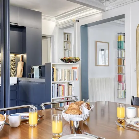 아파트 Breathtaking Flat With Balcony In St Germain Area 파리