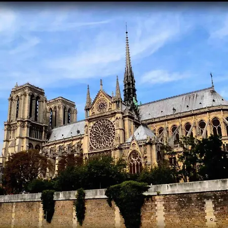 Breathtaking Flat With Balcony In St Germain Area 아파트 파리